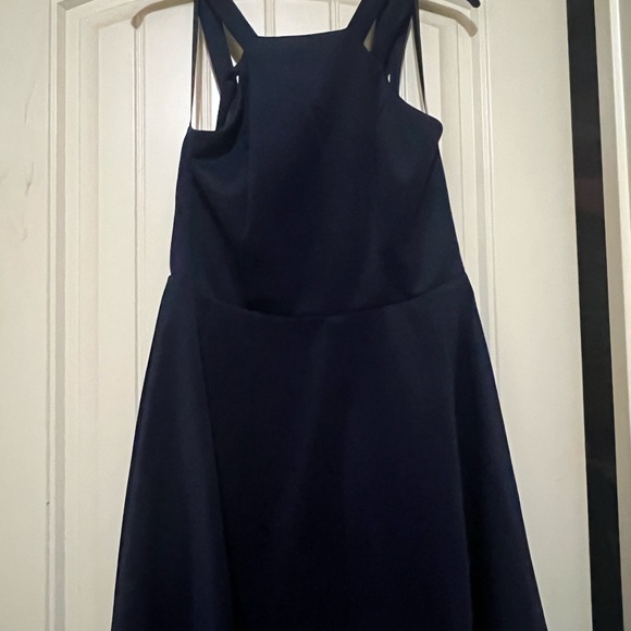 Elegant Black Sleeveless Dress - Picture 1 of 2
